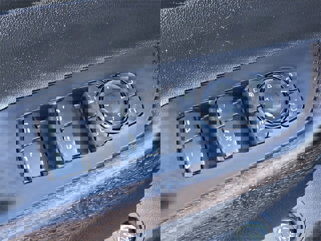 Used 2021 GMC Acadia Denali w/ Denali Technology Package image 13