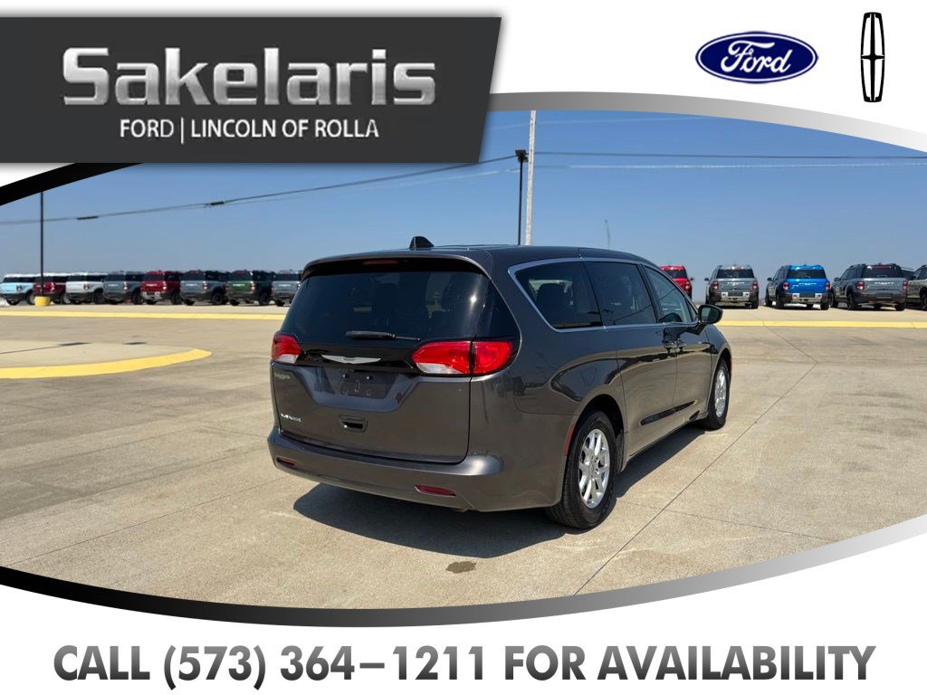 Used 2023 Chrysler Voyager LX FWD image 5