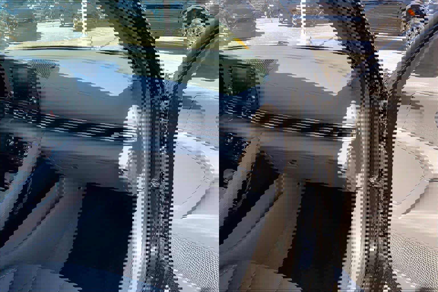 Used 2022 Hyundai Elantra SEL image 17