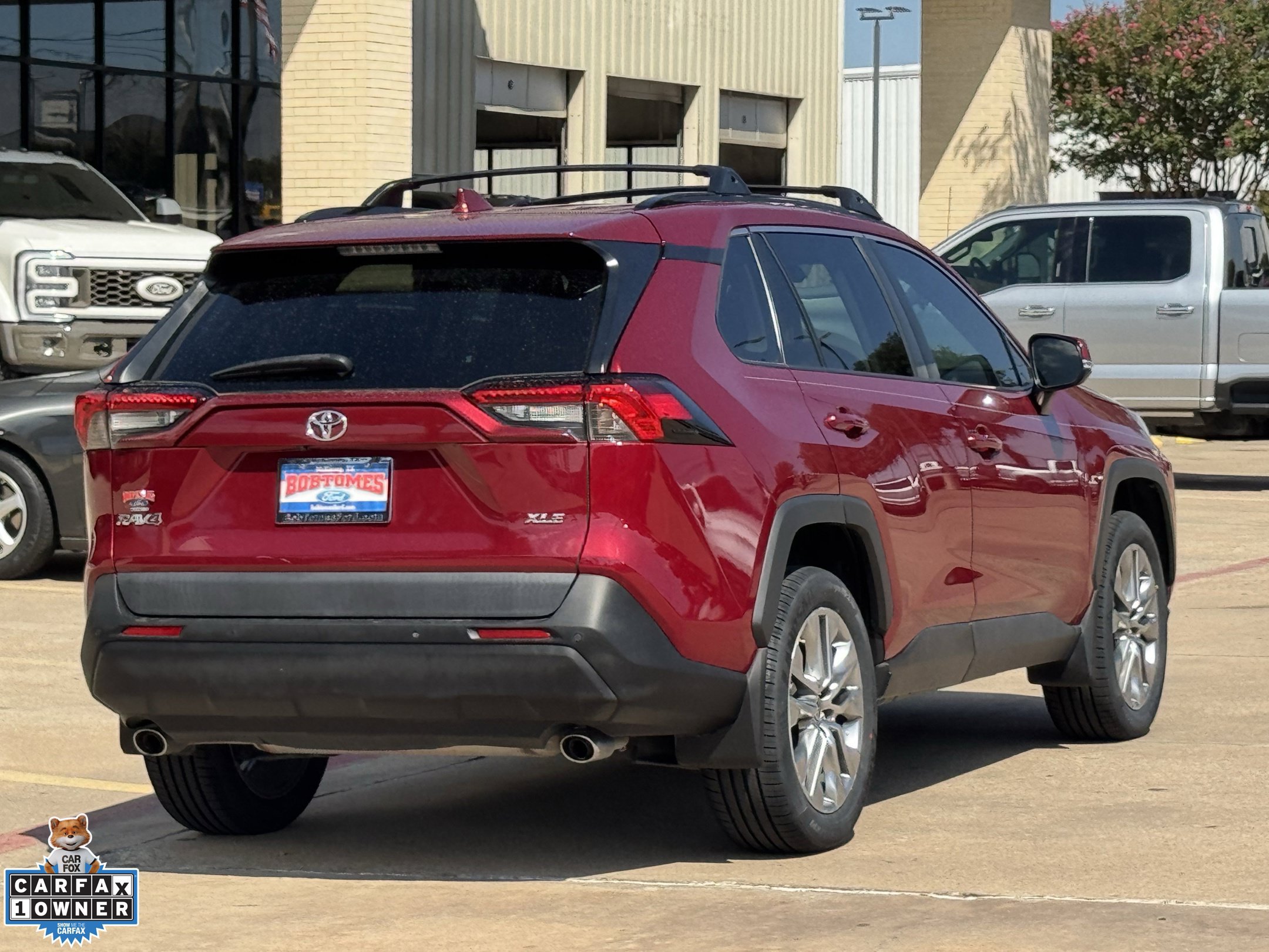 Used 2023 Toyota RAV4 XLE Premium FWD image 4