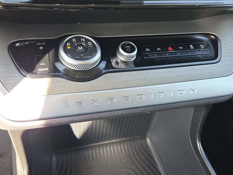 Certified 2025 Ford Expedition Platinum AWD/4WD image 20