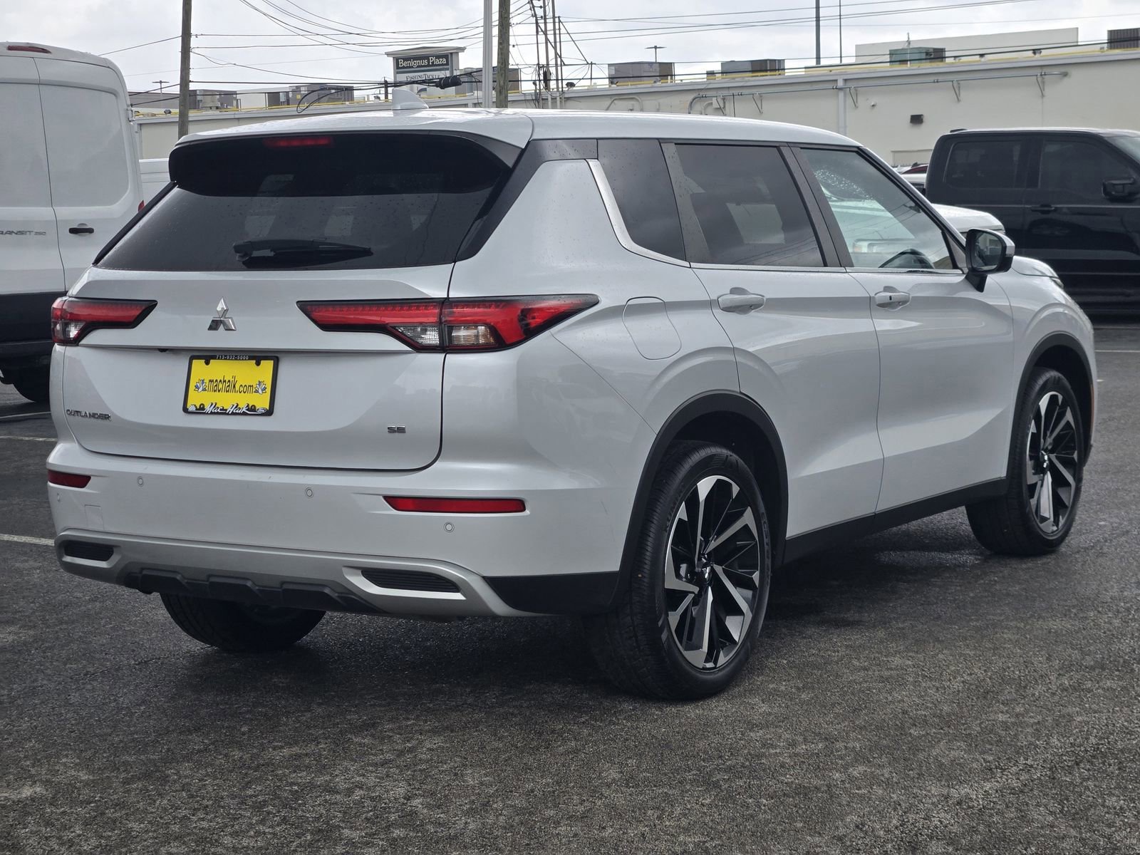 Used 2024 Mitsubishi Outlander SE FWD image 3