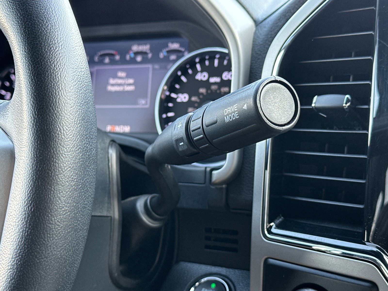 Certified 2022 Ford F350 Lariat w/ Black Appearance Package image 20