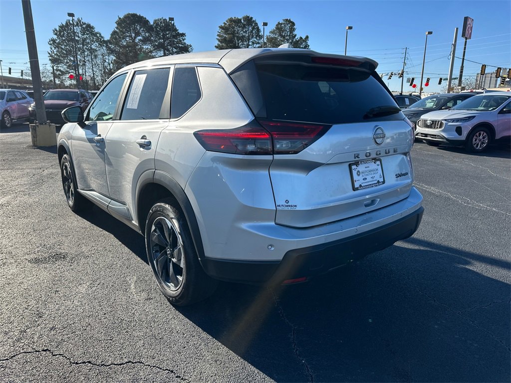 Used 2024 Nissan Rogue SV image 5