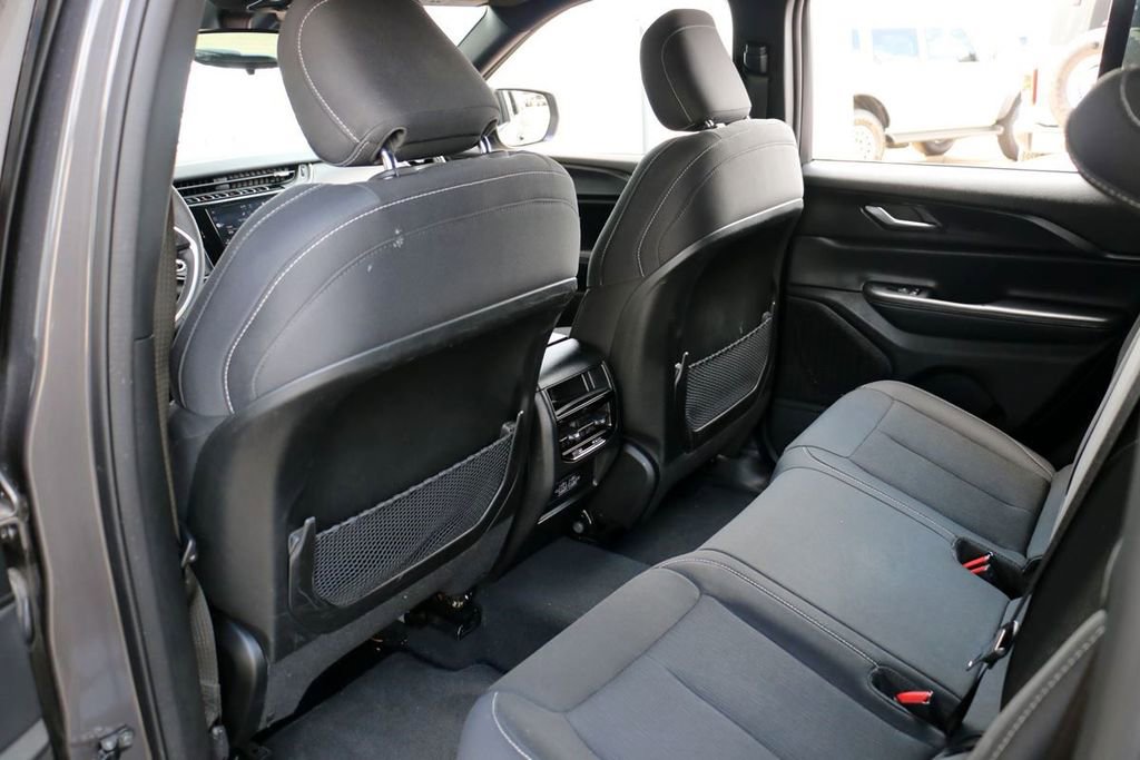 Used 2024 Jeep Grand Cherokee Laredo RWD image 20