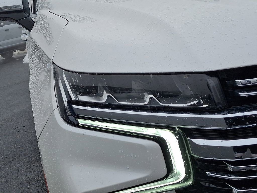 Used 2023 Chevrolet Tahoe Premier w/ Advanced Technology Package image 9