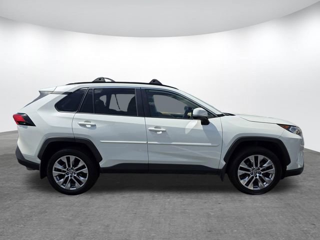 Used 2021 Toyota RAV4 XLE Premium image 5