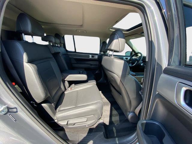 Used 2025 Hyundai Santa Fe Limited FWD image 16