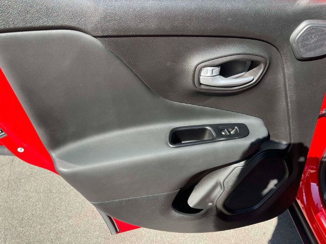 Used 2023 Jeep Renegade Trailhawk w/ Sun/Sound Group AWD/4WD image 17