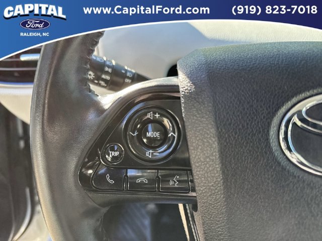 Used 2022 Toyota Prius Limited FWD image 22