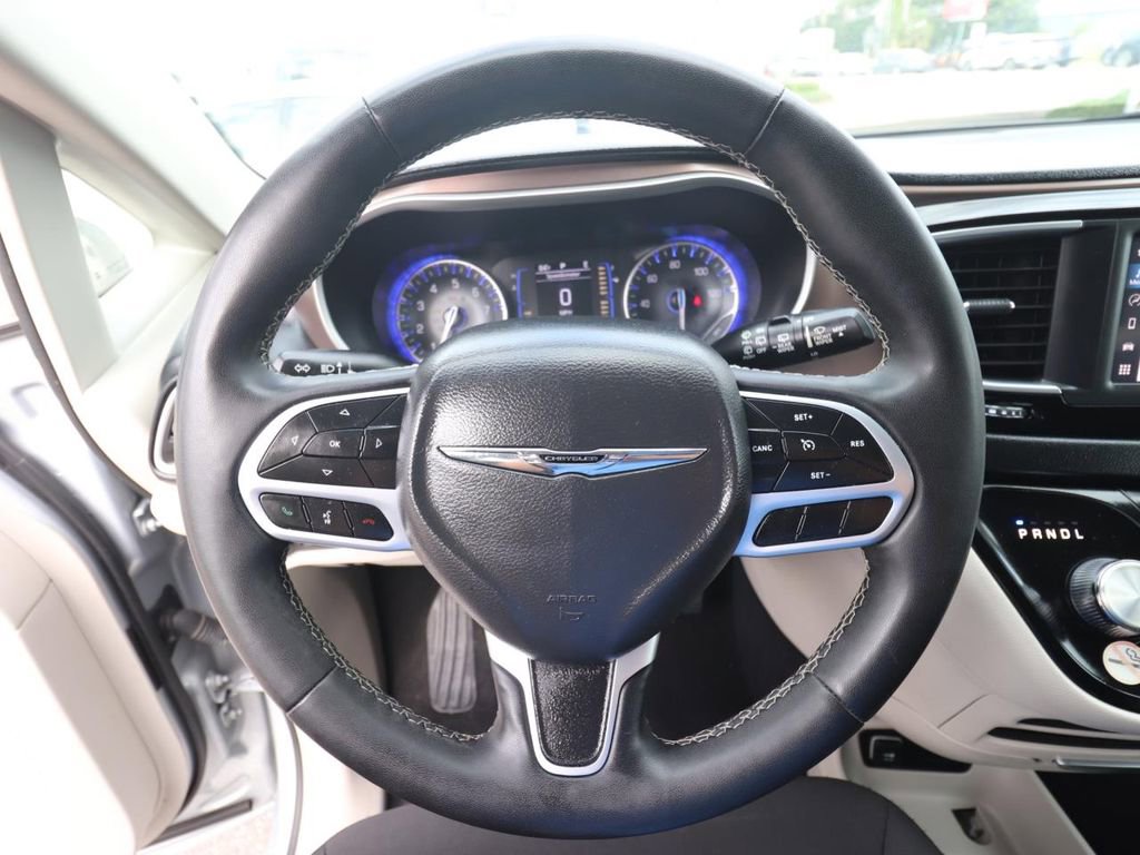 Used 2023 Chrysler Voyager LX FWD image 17