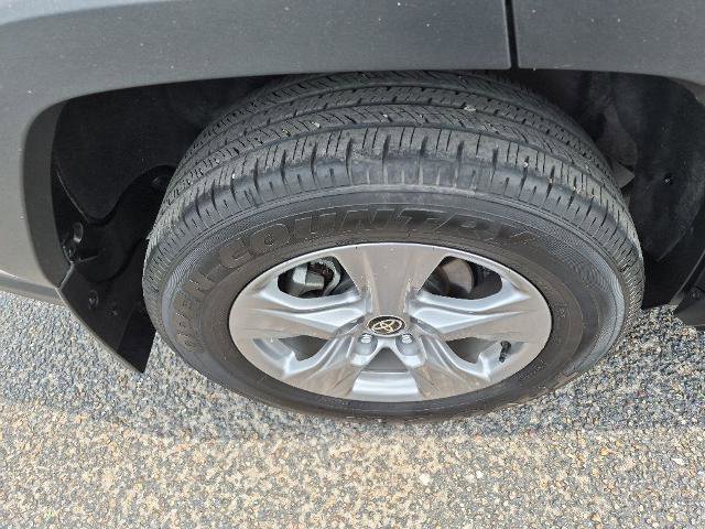 Used 2025 Toyota RAV4 XLE AWD/4WD image 23