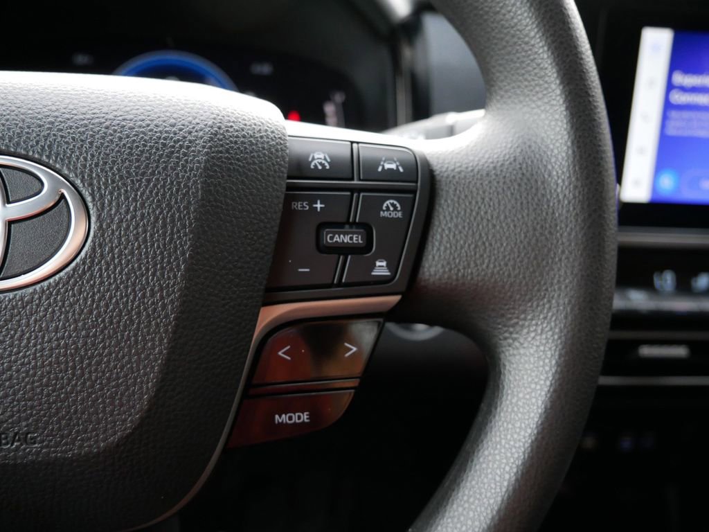 Used 2025 Toyota Camry LE image 19