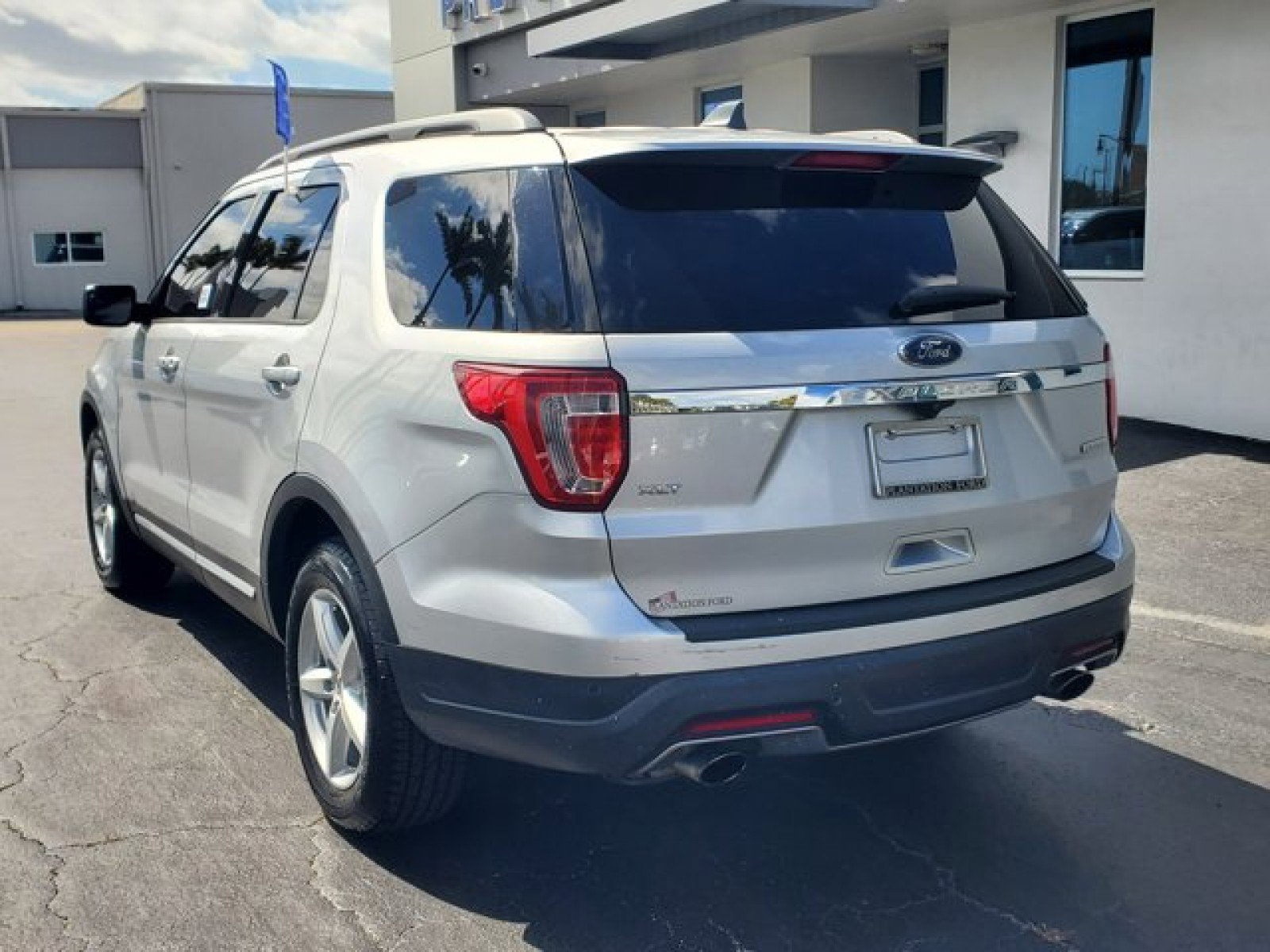 Certified 2018 Ford Explorer XLT FWD image 5