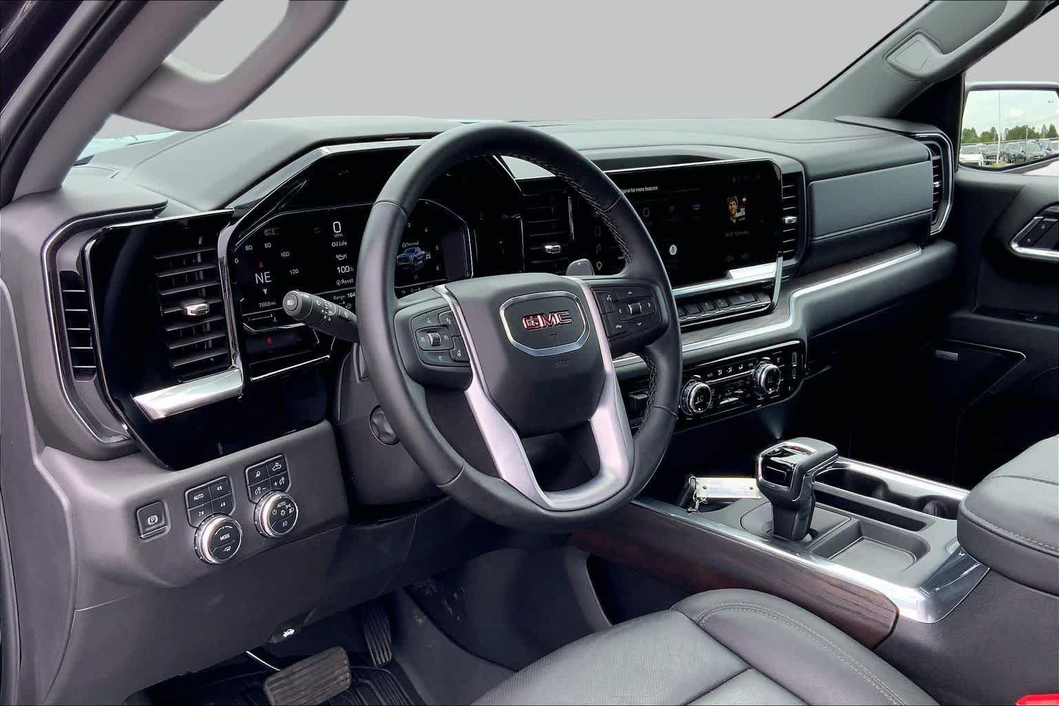 Used 2025 GMC Sierra 1500 SLT w/ SLT Premium Plus Package AWD/4WD image 17