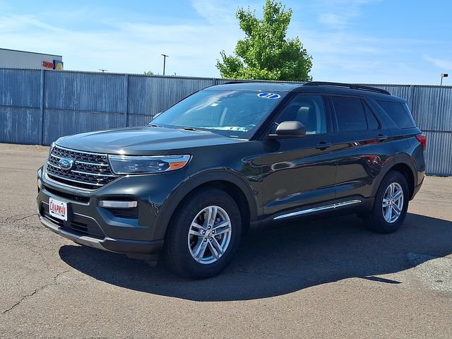 Certified 2021 Ford Explorer XLT w/ Equipment Group 202A AWD/4WD image 3