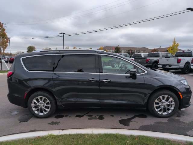 Used 2021 Chrysler Pacifica Touring-L AWD/4WD image 6