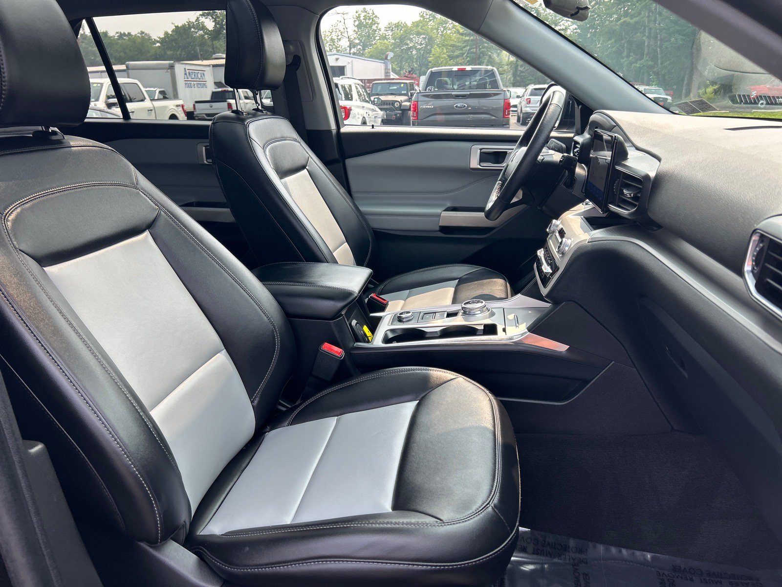 Certified 2024 Ford Explorer XLT w/ Equipment Group 202A AWD/4WD image 20
