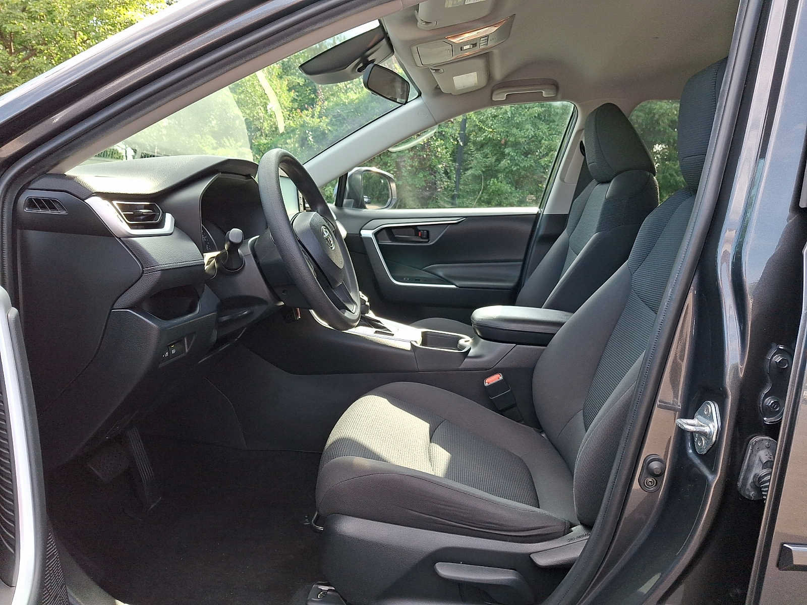 Used 2020 Toyota RAV4 LE w/ All Weather Liner Package AWD/4WD image 13