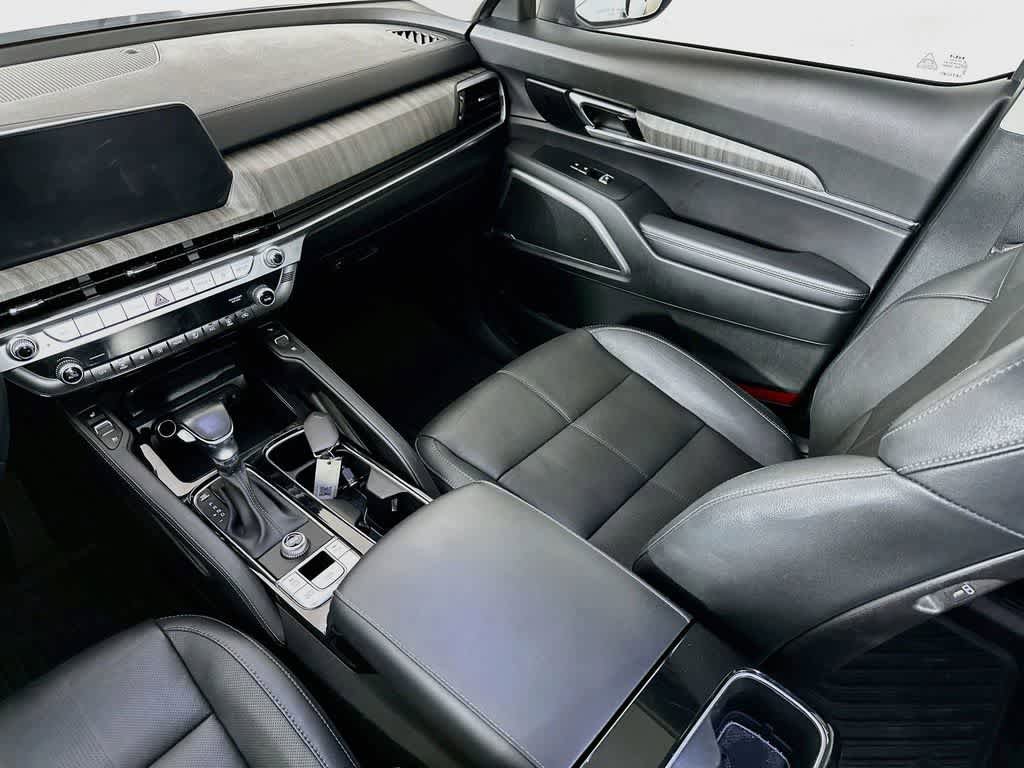 Used 2024 Kia Telluride EX w/ EX Captain's Chair Package FWD image 10