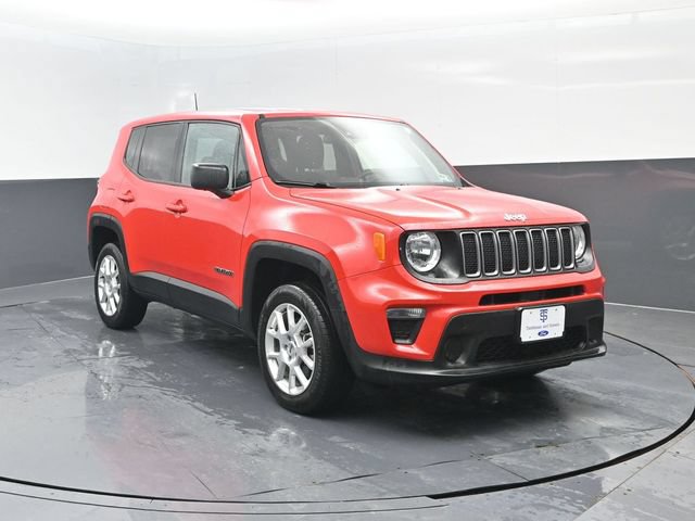 Used 2023 Jeep Renegade Latitude AWD/4WD image 2