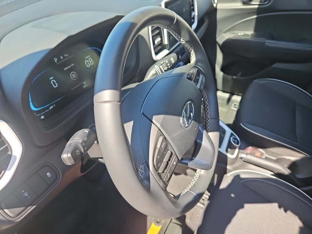 Used 2026 Hyundai Venue SEL FWD image 2
