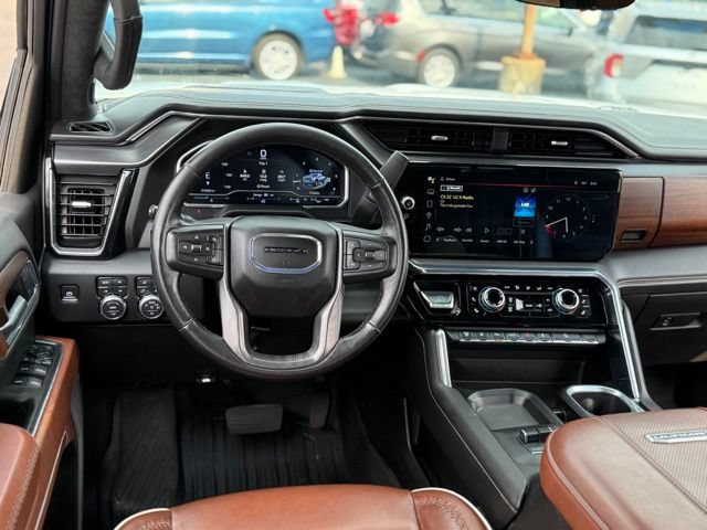 Used 2025 GMC Sierra 3500 Denali Ultimate w/ LPO, GMC Protection Package AWD/4WD image 7