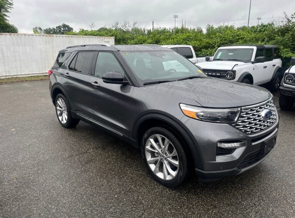 Certified 2022 Ford Explorer Platinum w/ Equipment Group 601A AWD/4WD image 3