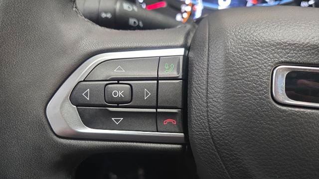 Used 2025 Jeep Compass Latitude w/ Sun & Sound Group AWD/4WD image 17