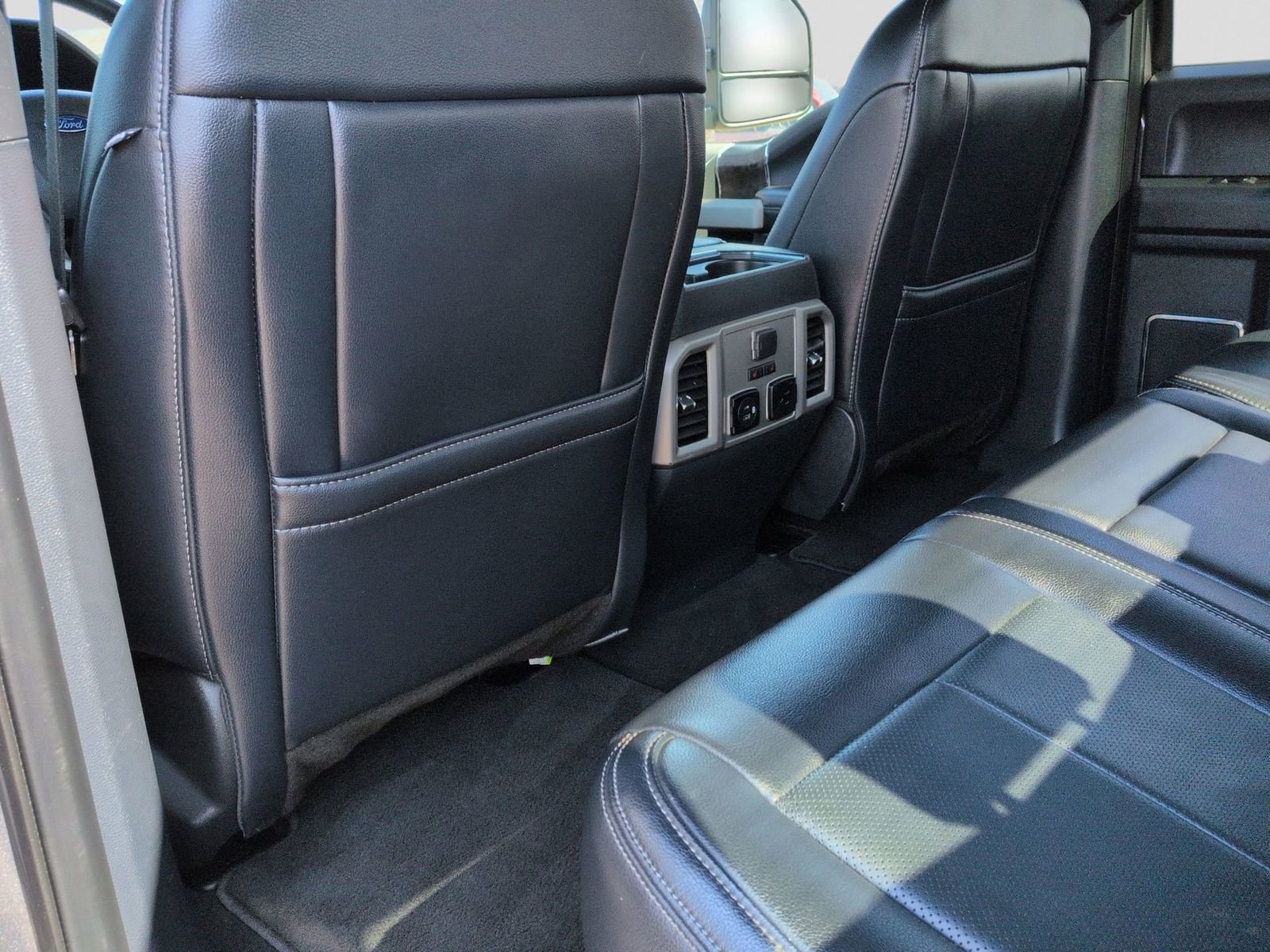 Certified 2022 Ford F250 Lariat w/ Black Appearance Package image 23