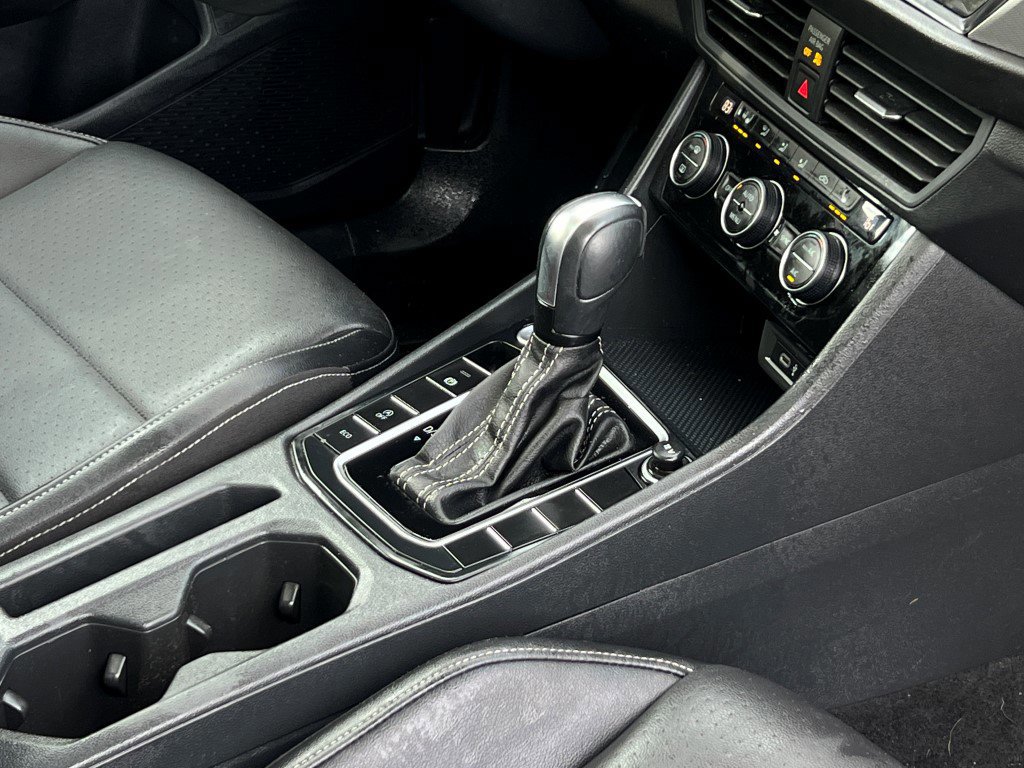 Used 2021 Volkswagen Jetta SE w/ SE Cold Weather Package image 13