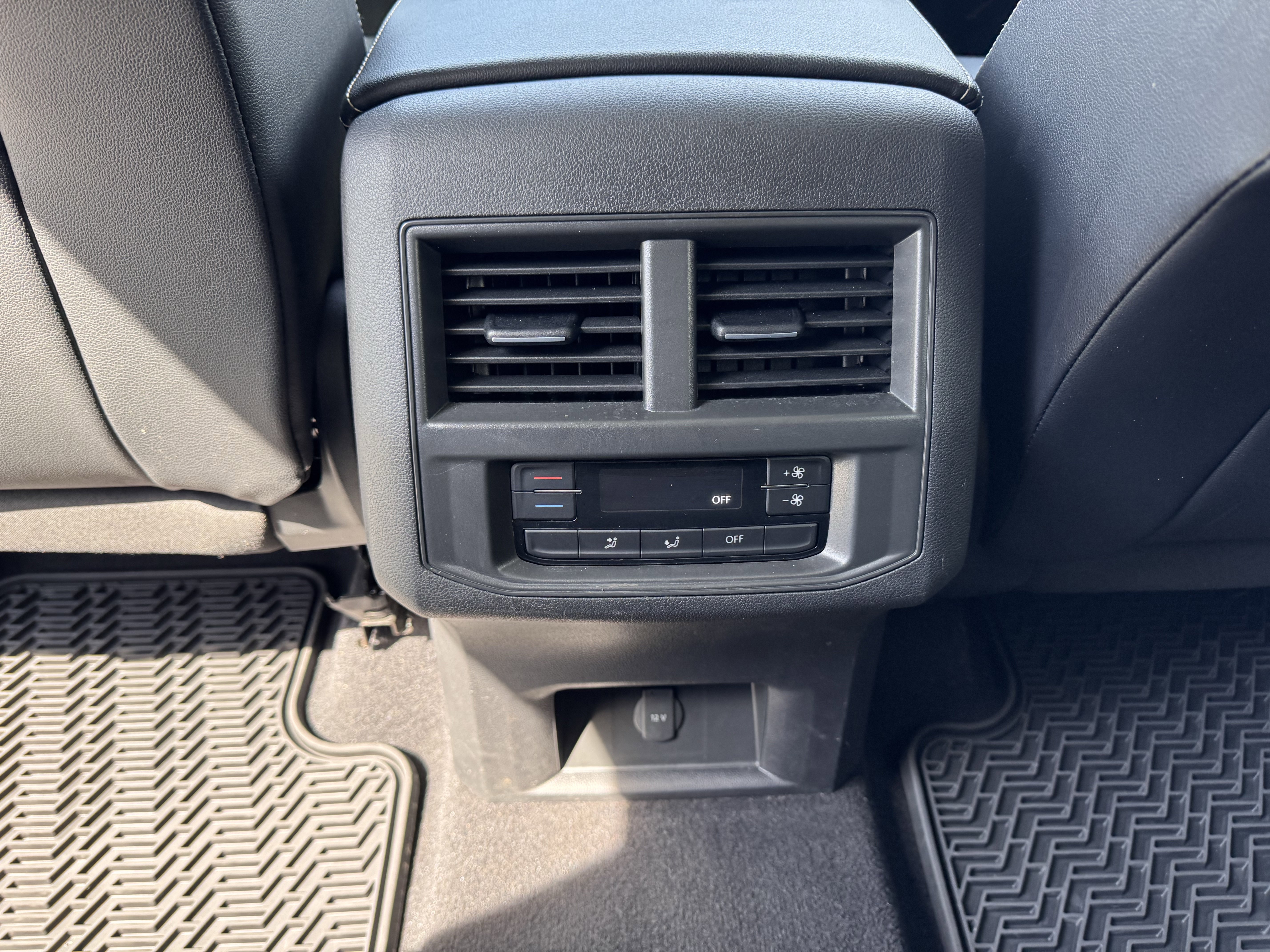 Used 2022 Volkswagen Atlas SE image 32