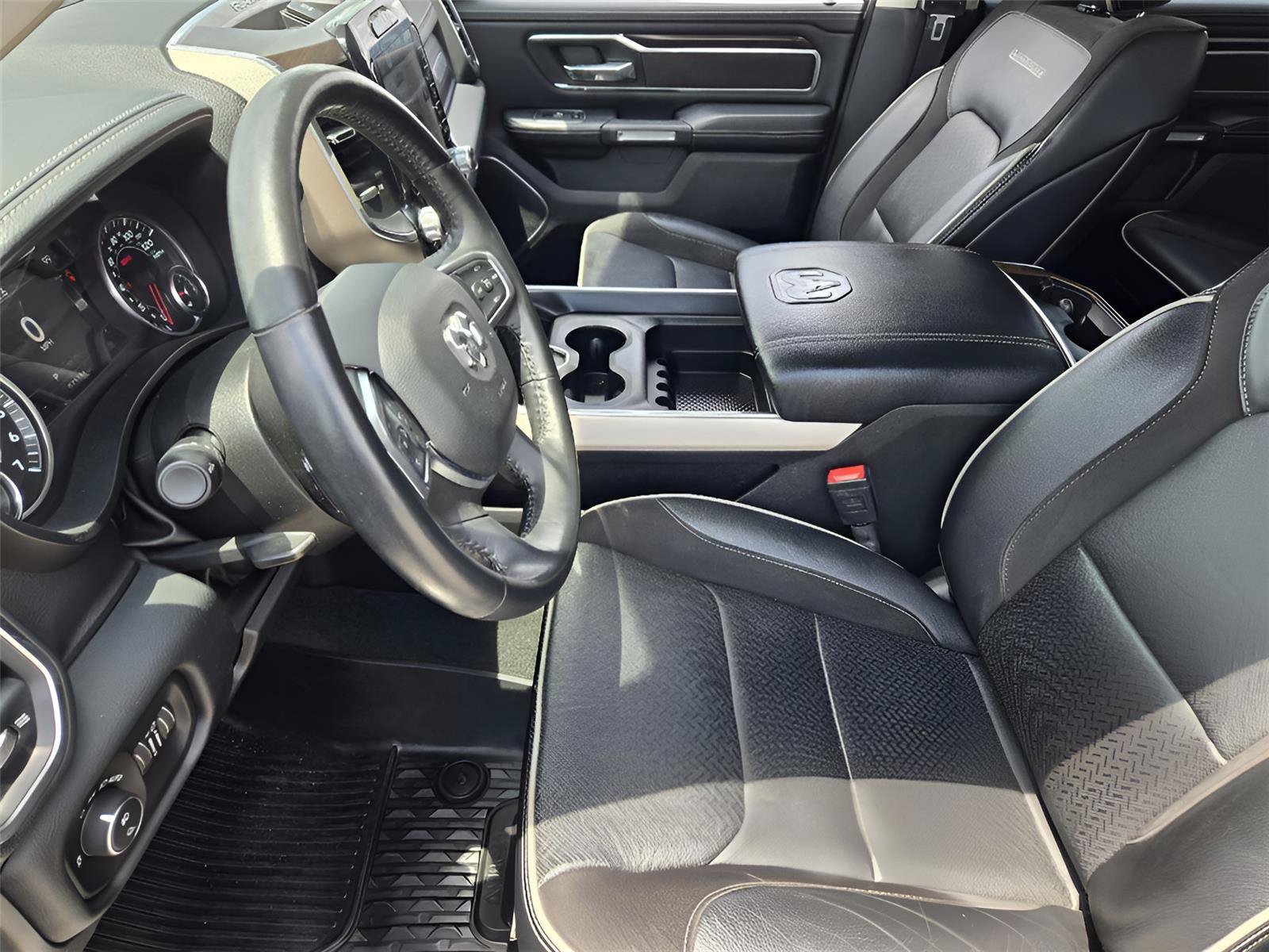 Used 2022 RAM 1500 Laramie AWD/4WD image 10