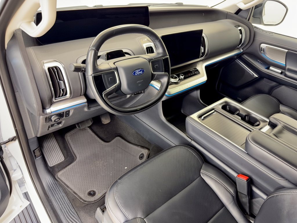 Certified 2025 Ford Expedition Max Platinum AWD/4WD image 4