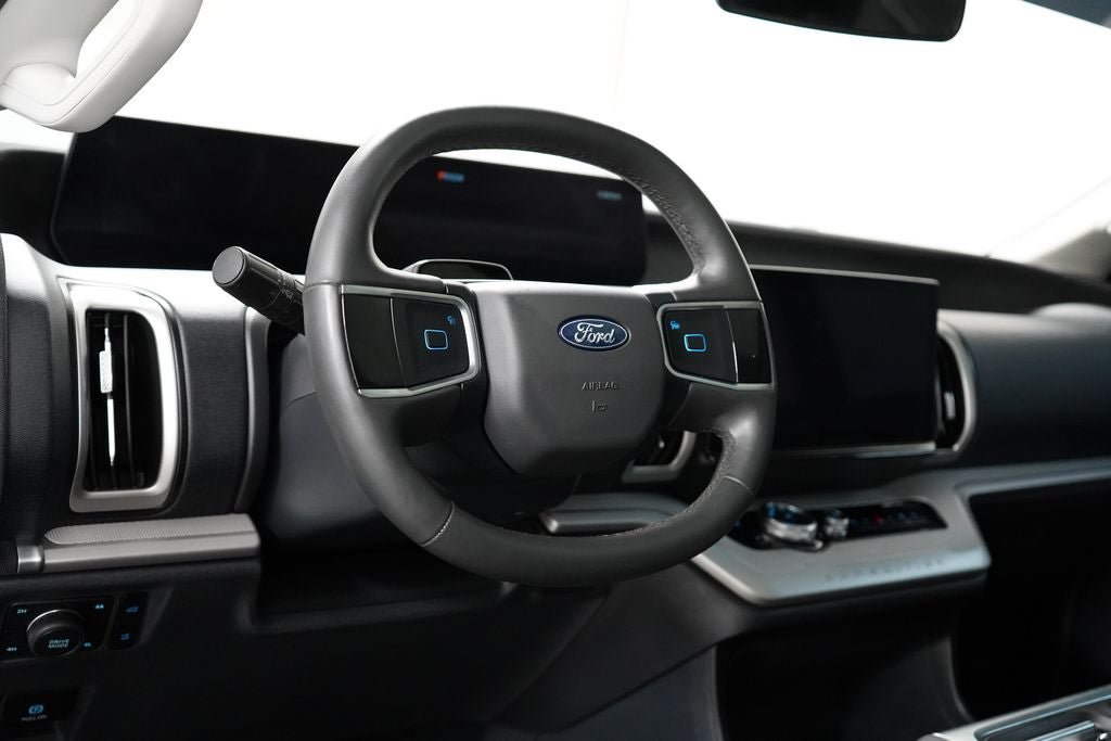 Certified 2025 Ford Expedition Active AWD/4WD image 13