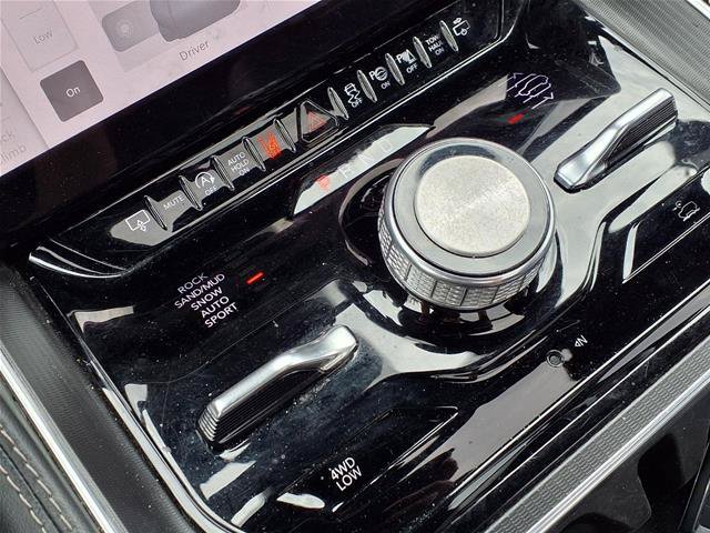 Used 2024 Jeep Grand Wagoneer L Series II w/ Quick Order Packagew 28T AWD/4WD image 12