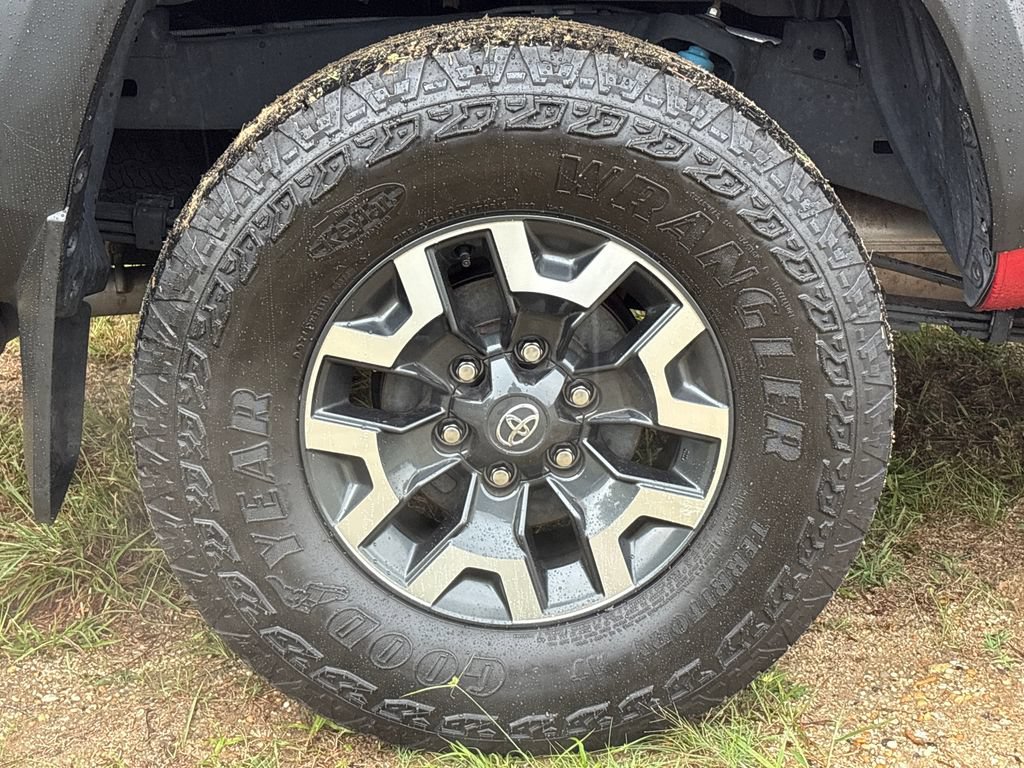 Used 2023 Toyota Tacoma TRD Off-Road w/ Technology Package AWD/4WD image 19