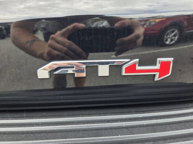 Used 2022 GMC Yukon XL AT4 w/ Technology Package AWD/4WD image 17