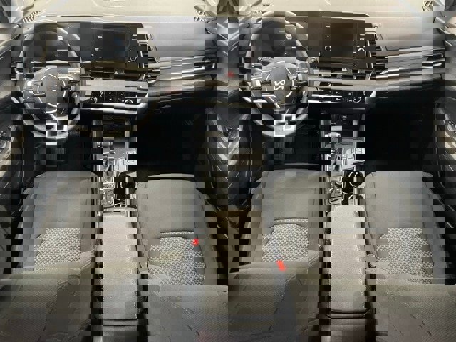 Used 2024 Kia Sportage LX image 2