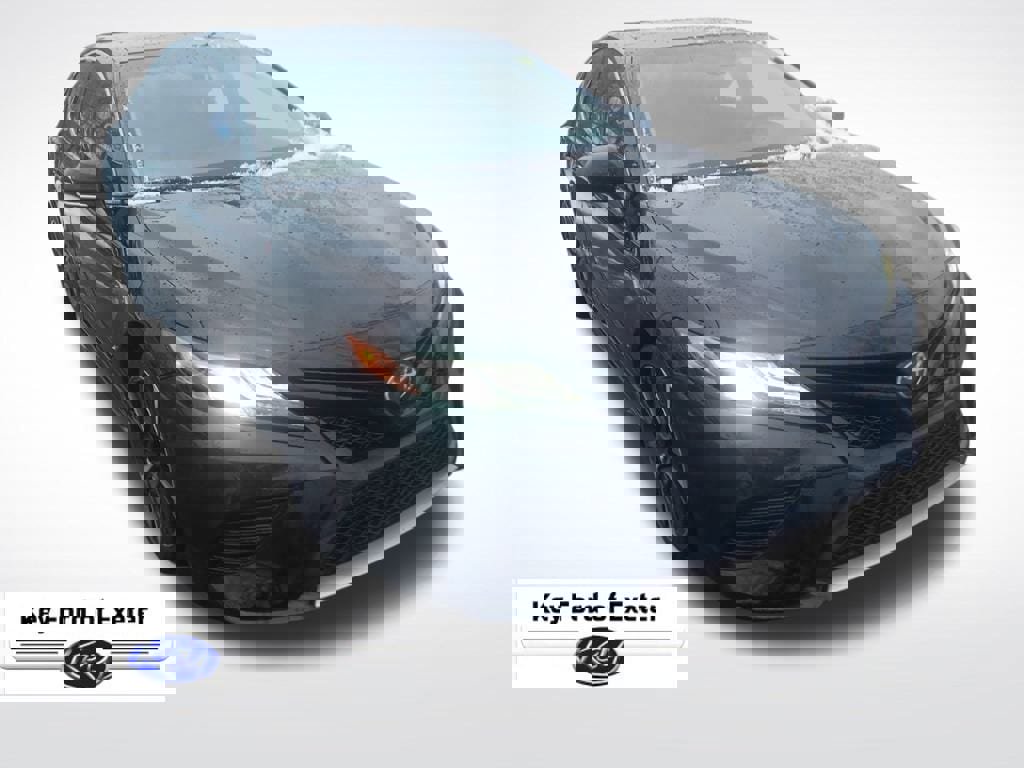 Used 2018 Toyota Camry XSE image 2