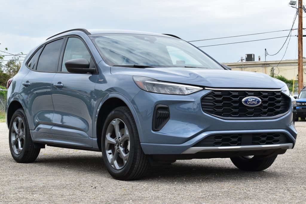 Certified 2024 Ford Escape ST-Line w/ Tech Pack #1 AWD/4WD image 3