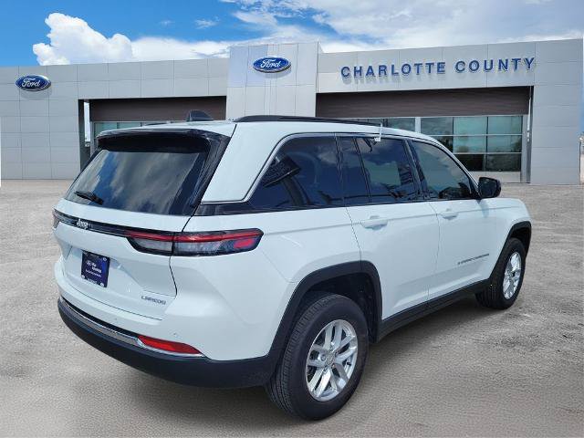 Used 2025 Jeep Grand Cherokee Laredo RWD image 4