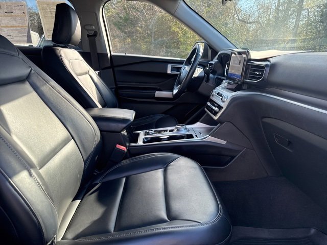 Certified 2022 Ford Explorer XLT w/ Equipment Group 202A image 25