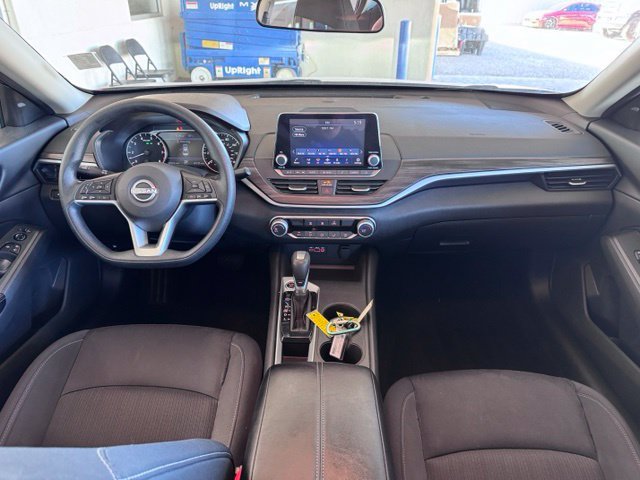 Used 2025 Nissan Altima 2.5 SV FWD image 12