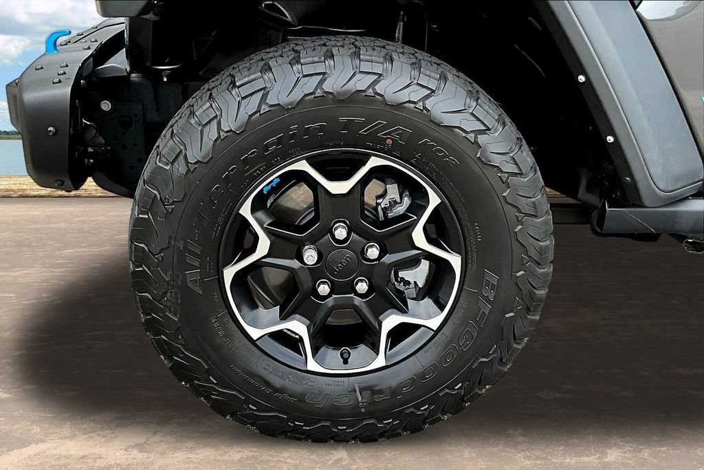 Used 2022 Jeep Wrangler Unlimited Rubicon 4xe w/ Steel Bumper Group AWD/4WD image 36