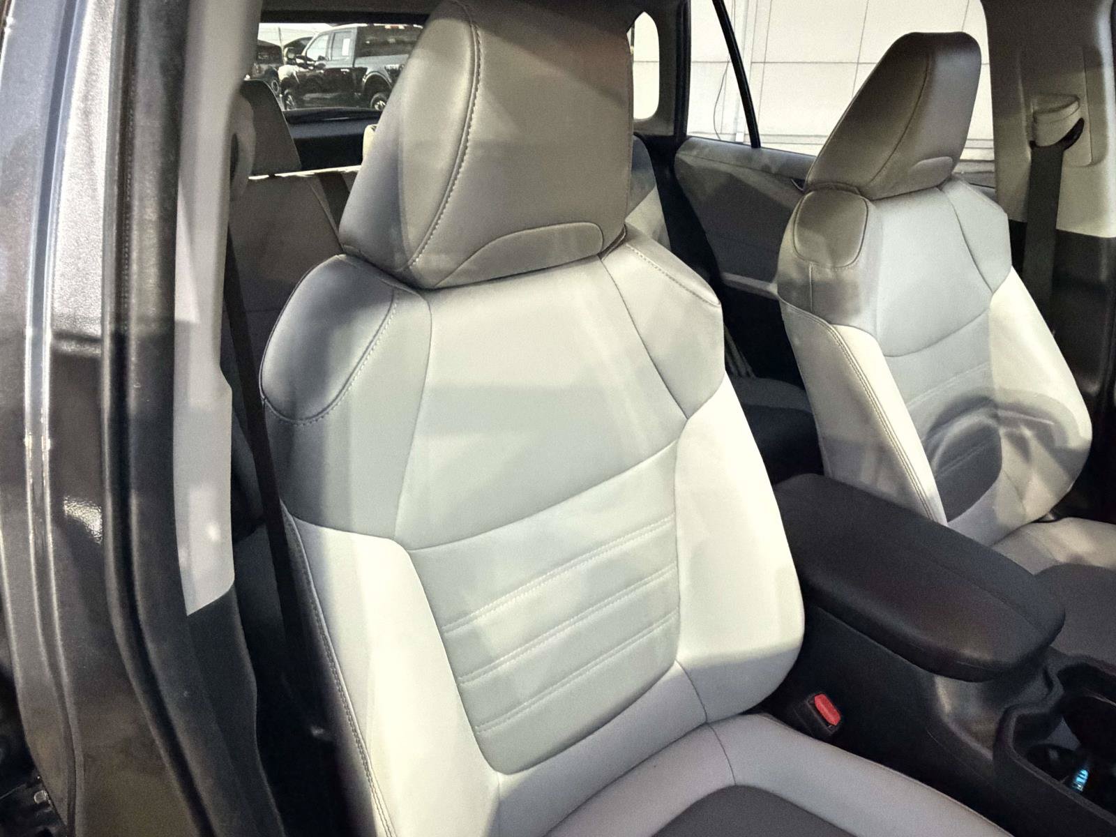 Used 2019 Toyota RAV4 XLE Premium w/ Cold Weather Package AWD/4WD image 29