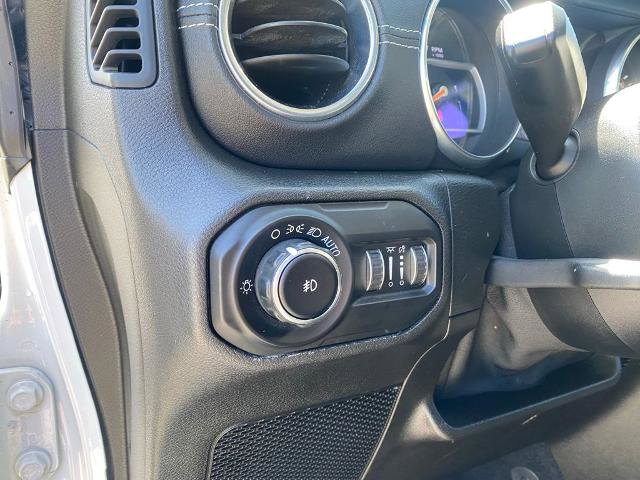 Used 2018 Jeep Wrangler Unlimited Sahara AWD/4WD image 15