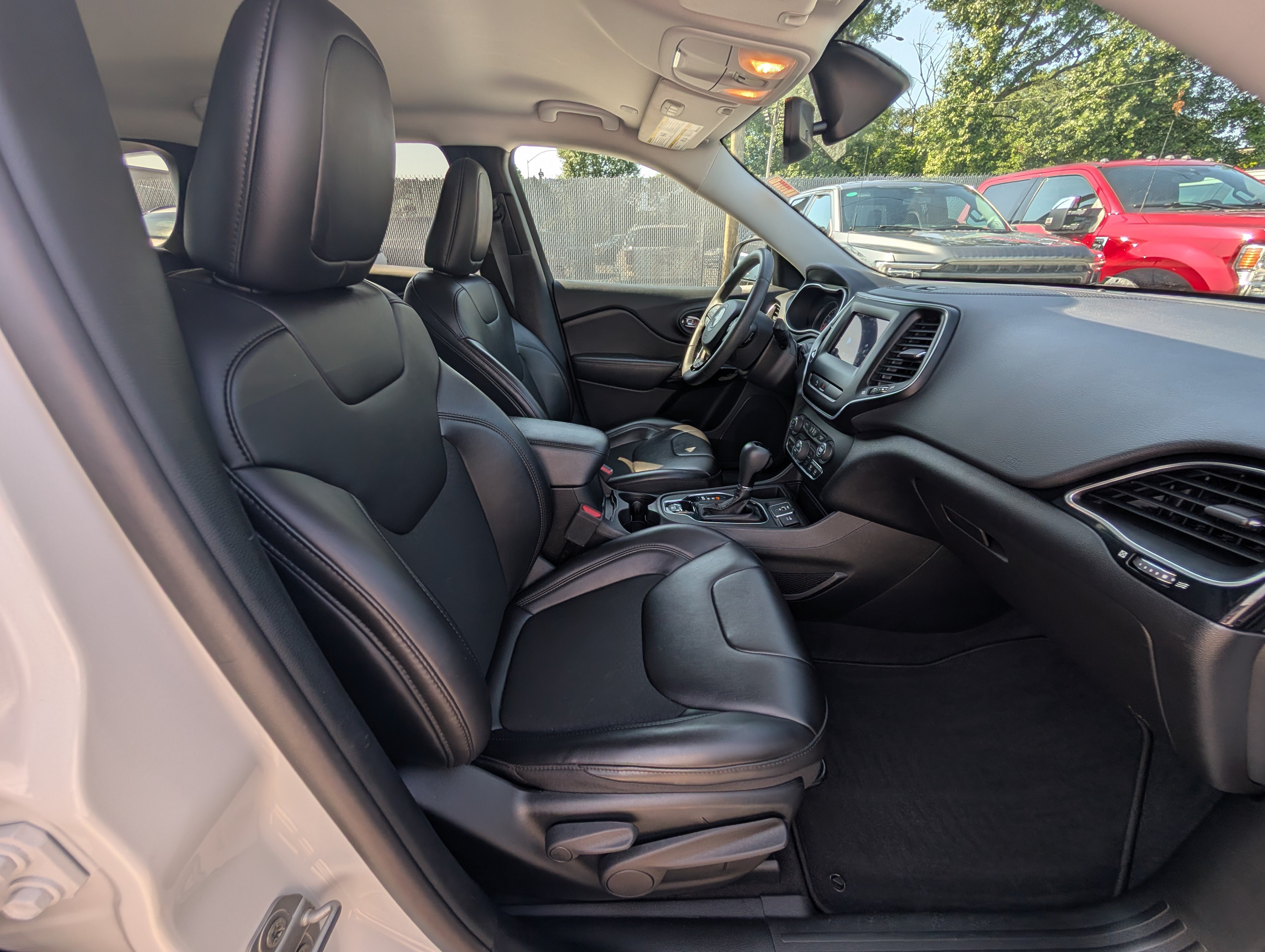 Used 2020 Jeep Cherokee Latitude Plus FWD image 12