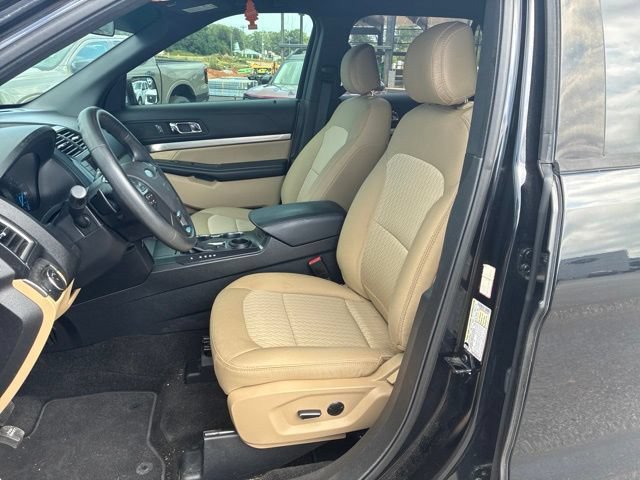 Certified 2017 Ford Explorer FWD image 5