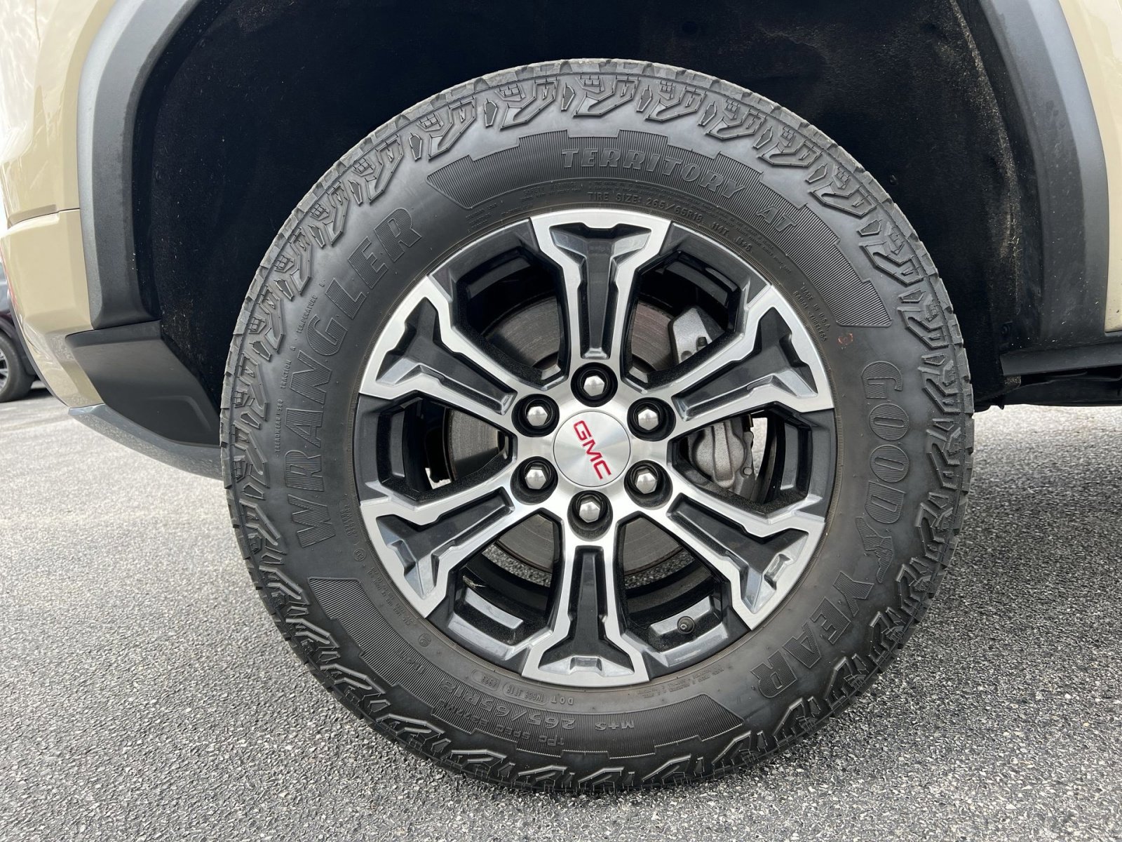 Used 2023 GMC Canyon AT4 image 12